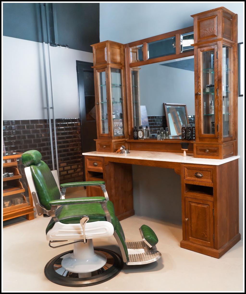 Barberfurniture | USA Barbers | Barbershop interior | Real wood | Barberunit | Oldschool barberfurniture